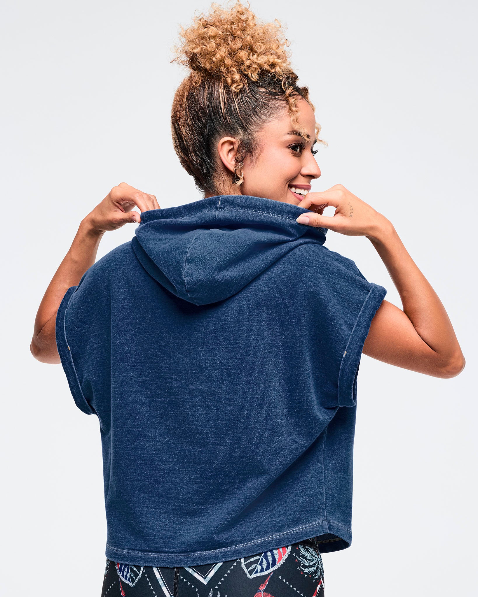 Latin Movement Short Sleeve Crop Pullover Hoodie - Image 3